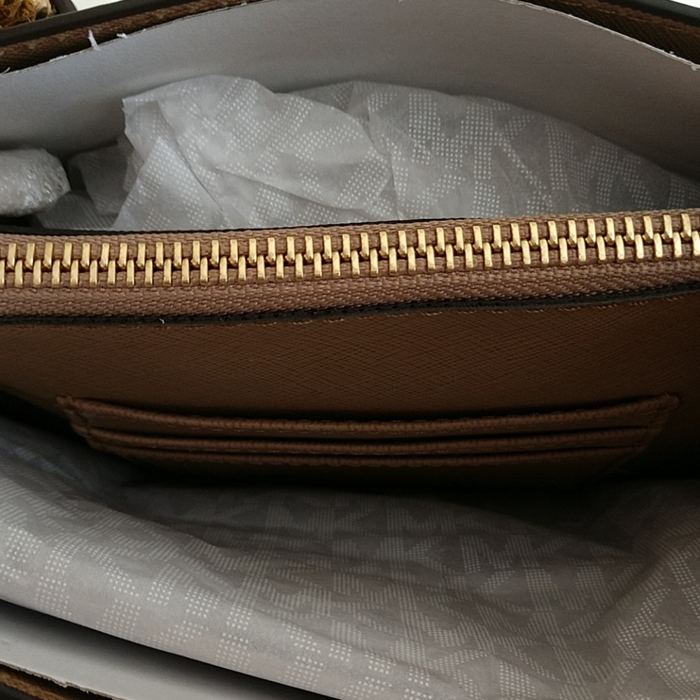 ❌🌷BEAUTIFUL AUTHENTIC MICHAEL KORS TOTE.nwt - Picture 6 of 8